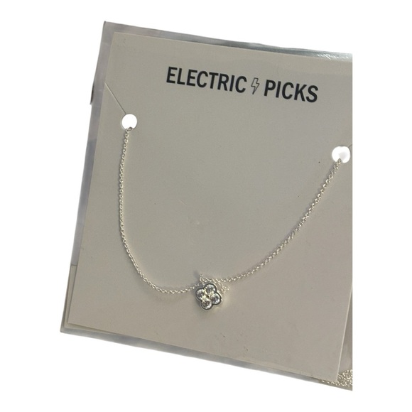 Electric Picks Camilla Necklace โ Silver Clover Pendant - Picture 4 of 7